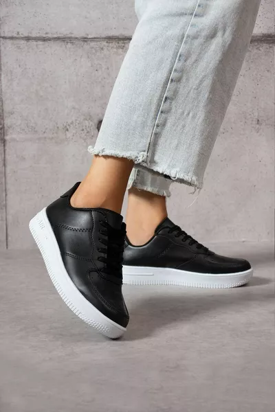 Baskets unisexes noires et blanches