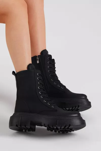Schwarze lange Stiefel aus Wildleder mit lässiger Passform zum Schnüren für Damen