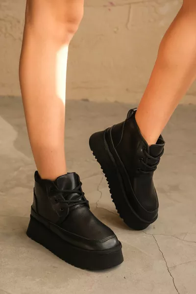 حذاء قصير من فرو القس للسيدات - جلد أسود