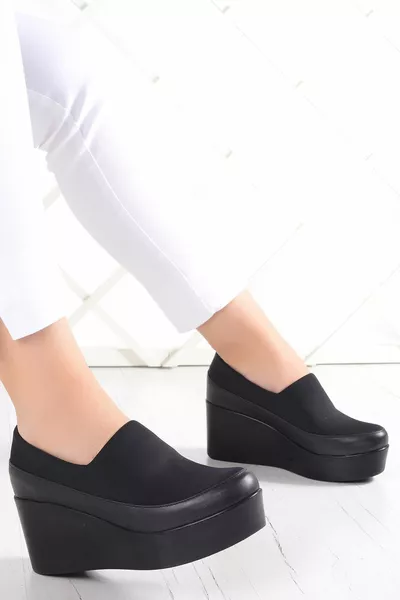 Carla Черные туфли на каблуках из натуральной кожи спереди