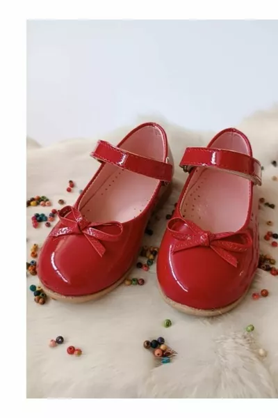 شقق الباليه الحمراء للفتيات من سيترا مع القوس