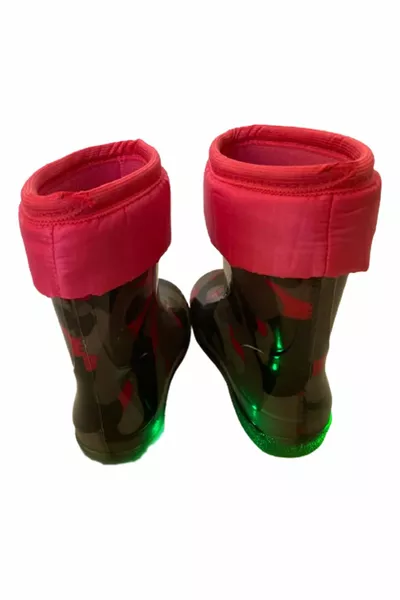 أحذية المطر للماء