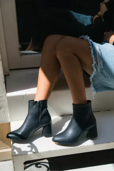 Toffy الأسود ماتي سستة مفصلة أحذية نسائية بكعب عال