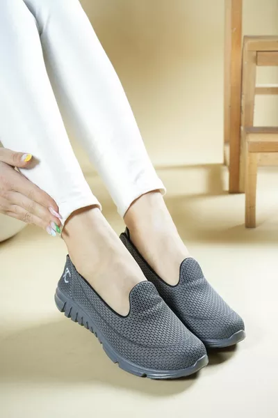 أحذية رياضية نسائية  مدخنة مدخنة