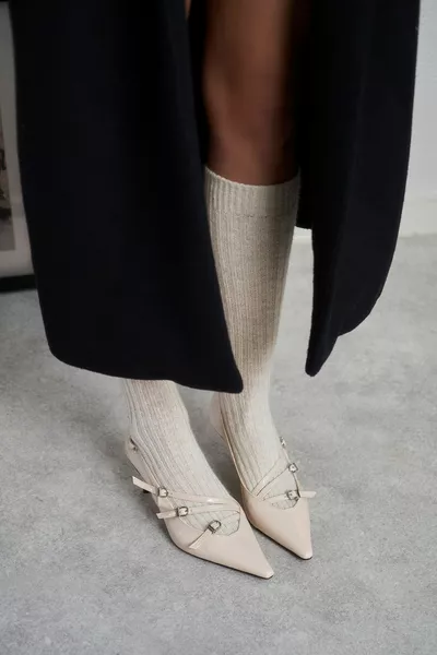 Cameron Beige Patent Leather Belt Detailed Ankle Tied Tacchi da donna