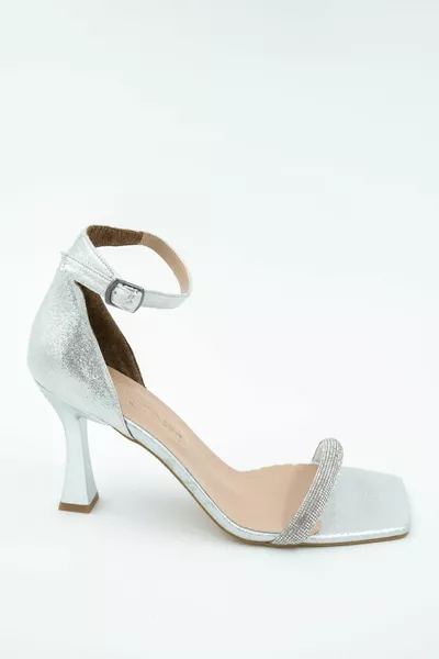 Chaussures de soirée à talons gobelet à bande unique en pierre d’argent - Toffy