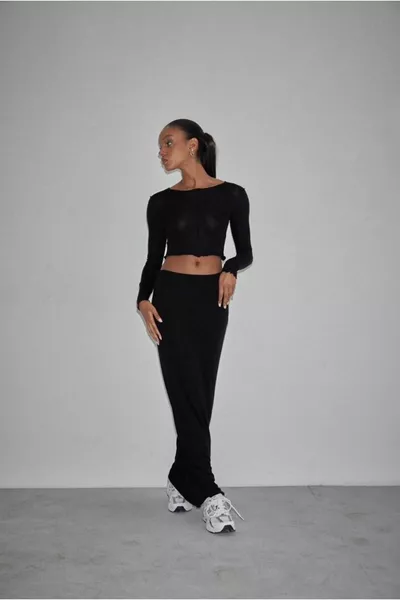 تنورة ماكسي سوداء مبطنة بمهمة جديدة