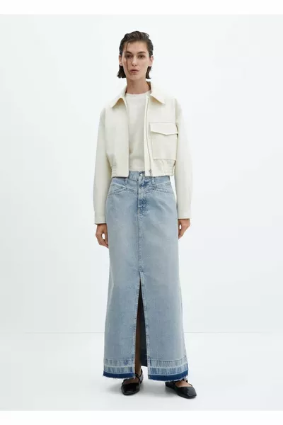 تنورة طويلة من الجينز.