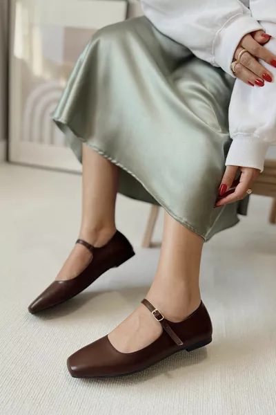 Petite Marron Cuir Mat Dos Fermé Simple Bande Bout Carré Casque De Repos Femmes Ballet Flats Mary Jane