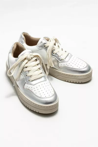 حذاء رياضي نسائي جلدي عرجاء