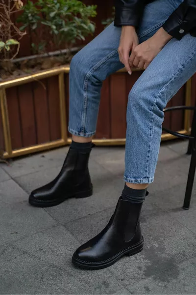 أحذية جلد سوداء من Adios