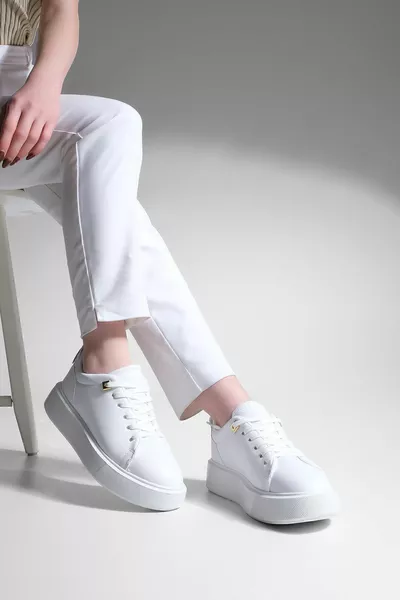 Дамски маратонки Дебела подметка Златна катарама Детайлни маратонки с връзки Rofke White