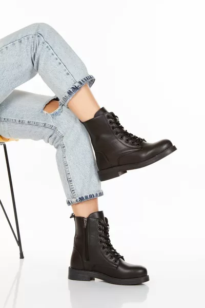 Дамски пощенски черни ботуши с цип и нехлъзгаща се подметка