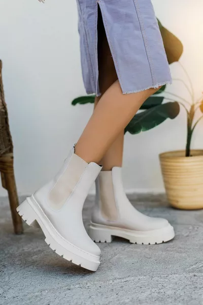 Stivali elasticizzati da donna in pelle beige