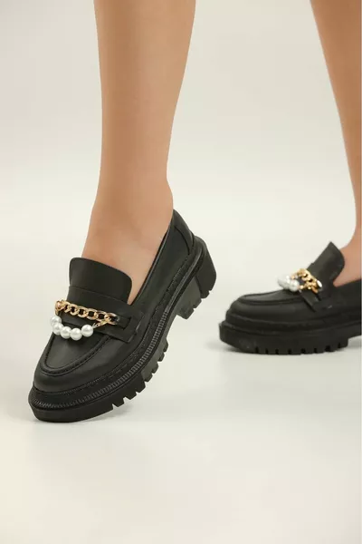 حذاء نسائي أسود غير لامع ( BETSYLL ) بالخرز تفاصيل ليوفر.