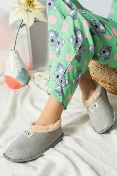 Sindi عارضة في الأماكن المغلقة المرأة للجنسين باندوف البيت النعال الجوارب