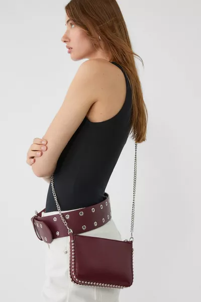 حقيبة صغيرة مطرزة