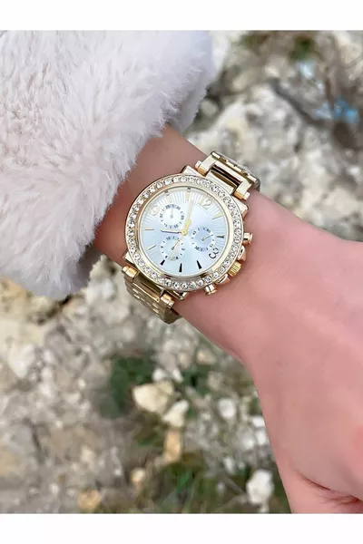 Женские наручные часы с камнями