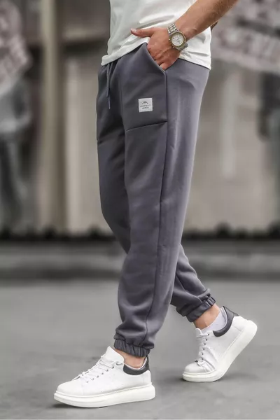 Basic-Jogginghose für Herren mit geräucherten Taschen und Details 