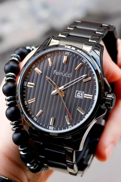 Herrenarmbanduhr aus schwarzem Kalender aus Stahl 