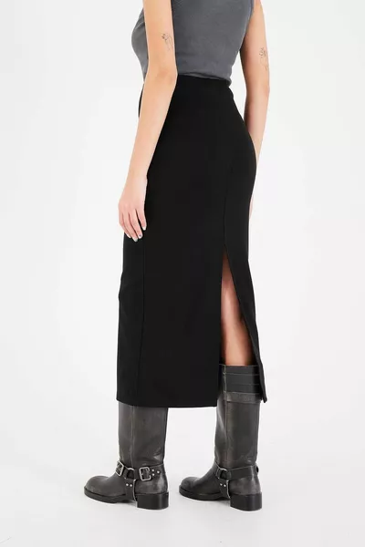 Arkası Yırtmaçlı Kalem Etek 