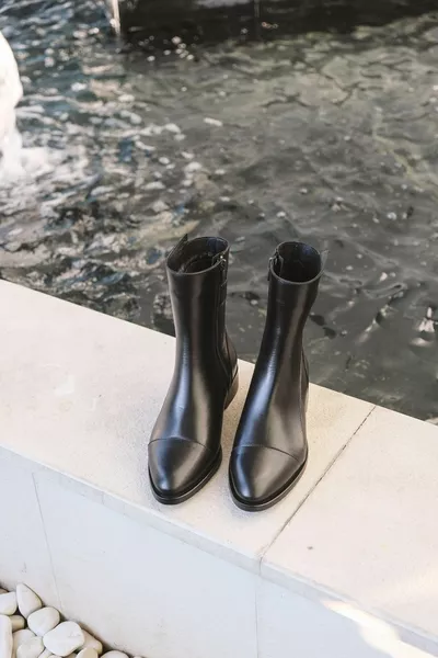 نسائي جلد طبيعي أحذية عارضة بسحاب تيكاس أسود