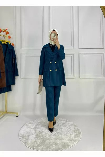 Женская команда в зеленую полоску - 