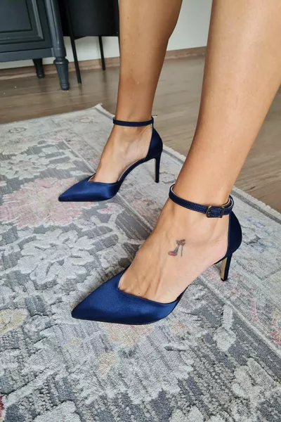   المرأة الخنجر الكاحل التعادل مساء الأحذية مع الكعب