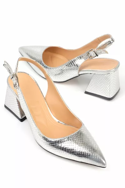 نعل ناعم مبطن بكعب نسائي