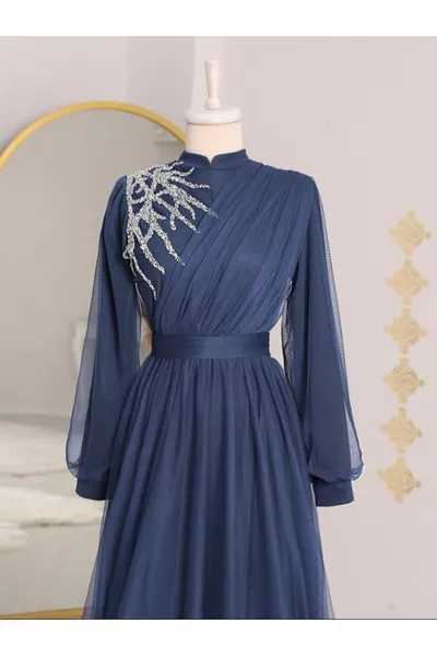 Front Stone Gedetailleerde gedrapeerde riem tule avondjurk