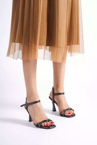 Dünne spiralförmige Absätze mit Platinpolstern