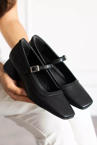 ماري جين مغلقة الظهر الجلد الأسود المرأة مربع اصبع القدم قبعة صلبة قصيرة منعت الكعب