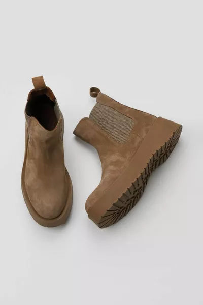 حذاء نسائي بكعب مبطن من جلد الغزال تان 