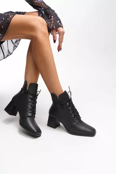 فيلوريال حذاء نسائي بكعب  بشرة سوداء