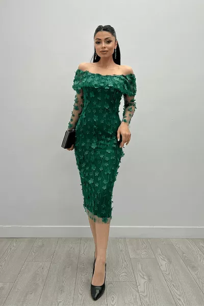 Bleistiftkleid aus Blumenstoff mit Bootskragen - ZÜMRÜT GRÜN