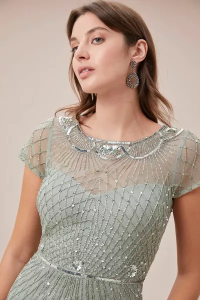 Robe de soirée longue à manches courtes brodée de sequins