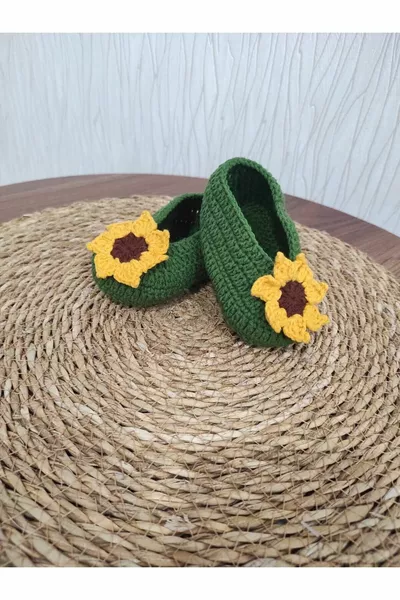 Babymützen und Stiefeletten