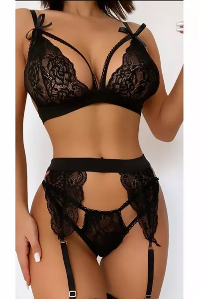 Женский эротический комплект с черным кружевом и подвязками (в подарок чулки)