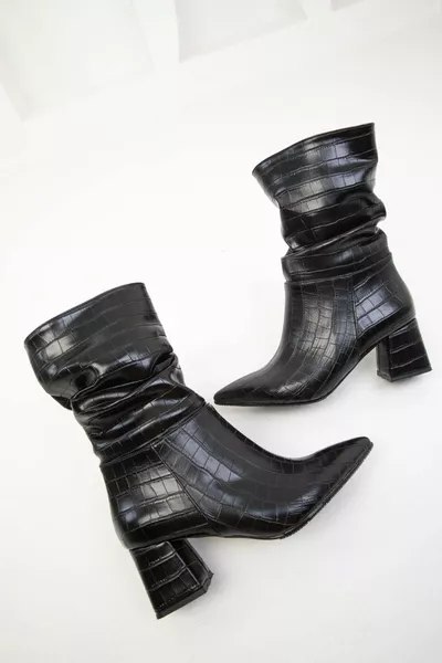 حذاء كراكو نسائي أسود 