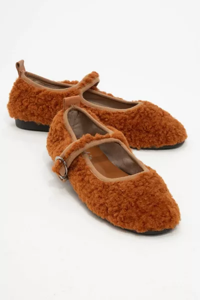 المرأة الفراء الباليه الشقق تان