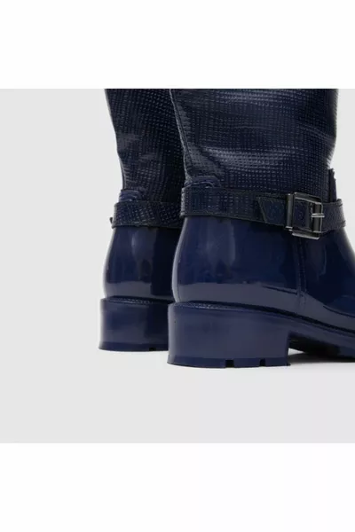 أحذية المطر النسائية []