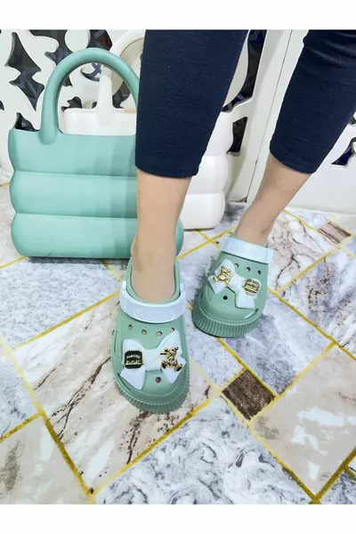 Жени - Море - Плаж - Лекар - Медицинска сестра - Готварски чехли