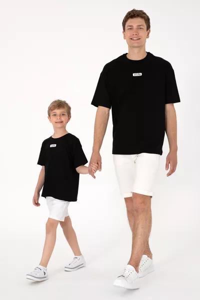 Мъжка тениска Oversize с черно колоездачно деколте 