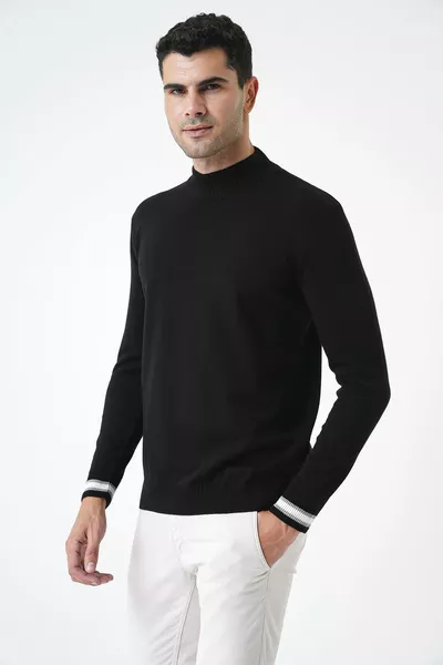 كنزة صوفية سوداء للرجال بياقة نصف سلندر 