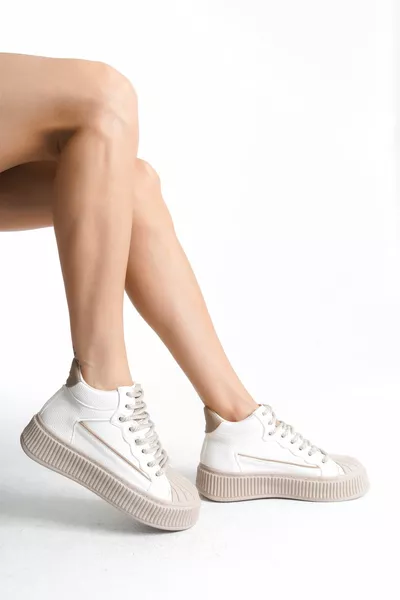 Женские спортивные ботинки на толстой и удобной подошве на шнуровке