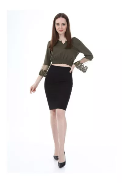 تنورة قلم سوداء مع ليكرا