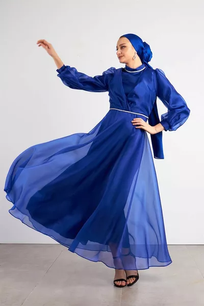 Hijab-Abendkleid aus Taillenstein aus Sax