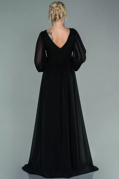 Abito da sera in chiffon a maniche lunghe con gamba bassa nera 