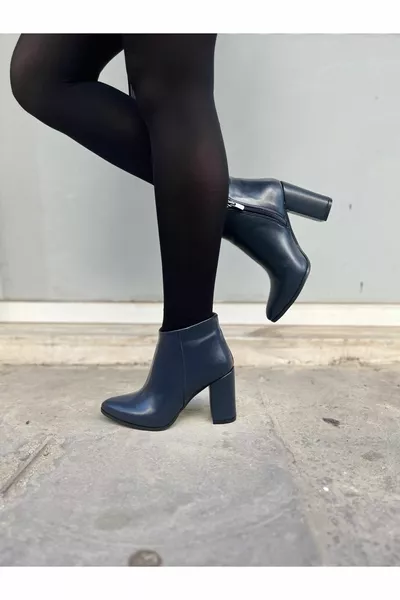  جلد أزرق داكن