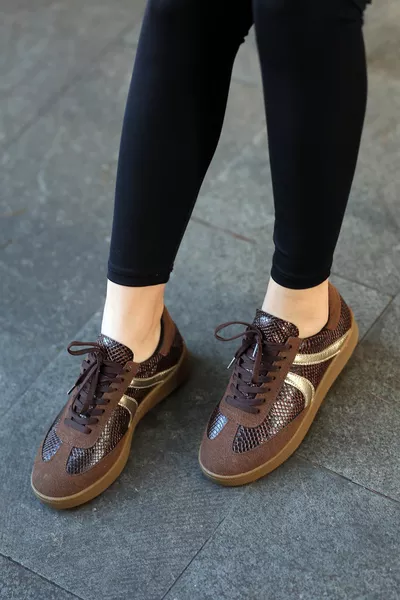 ( فيضان) حذاء رياضي نسائي بطبعة ثعبان